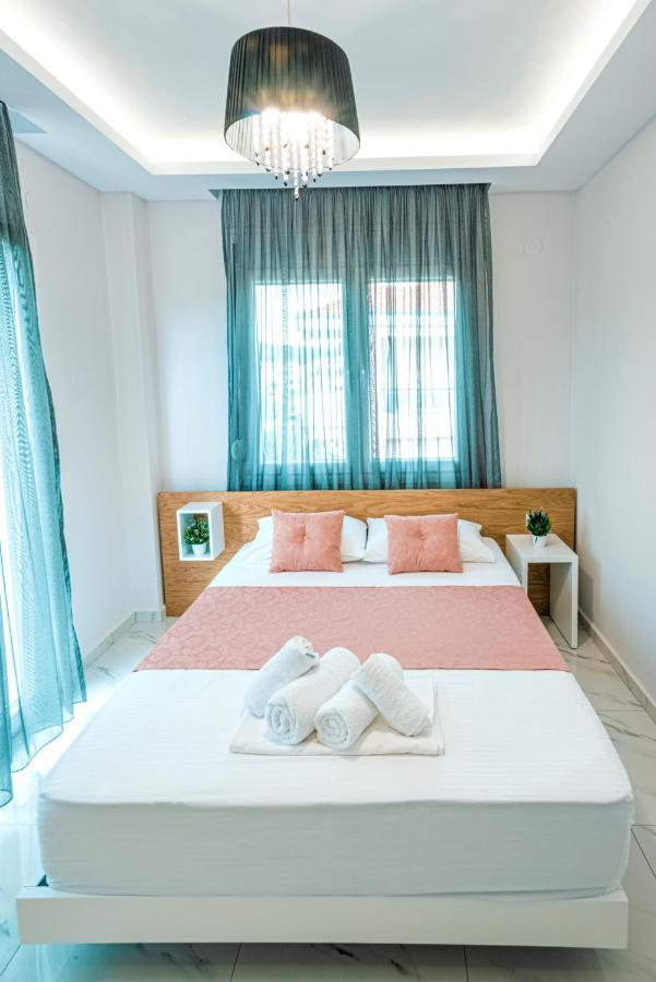Design Suites Efharis Néa Péramos Esterno foto