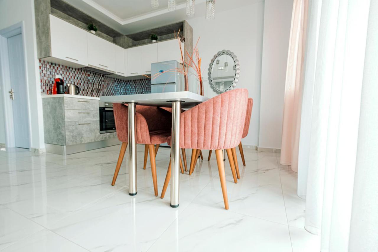 Design Suites Efharis Néa Péramos Esterno foto