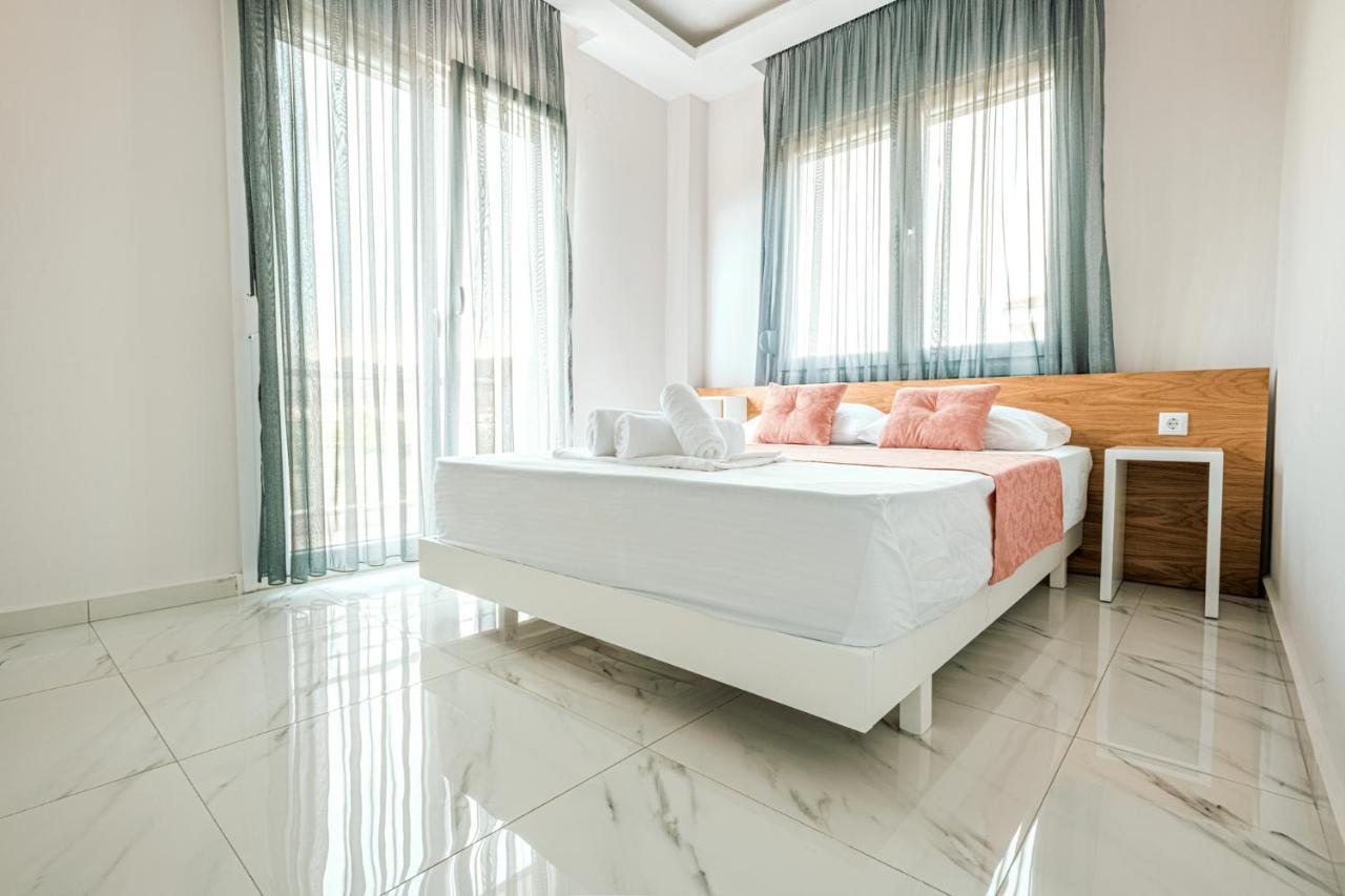 Design Suites Efharis Néa Péramos Esterno foto