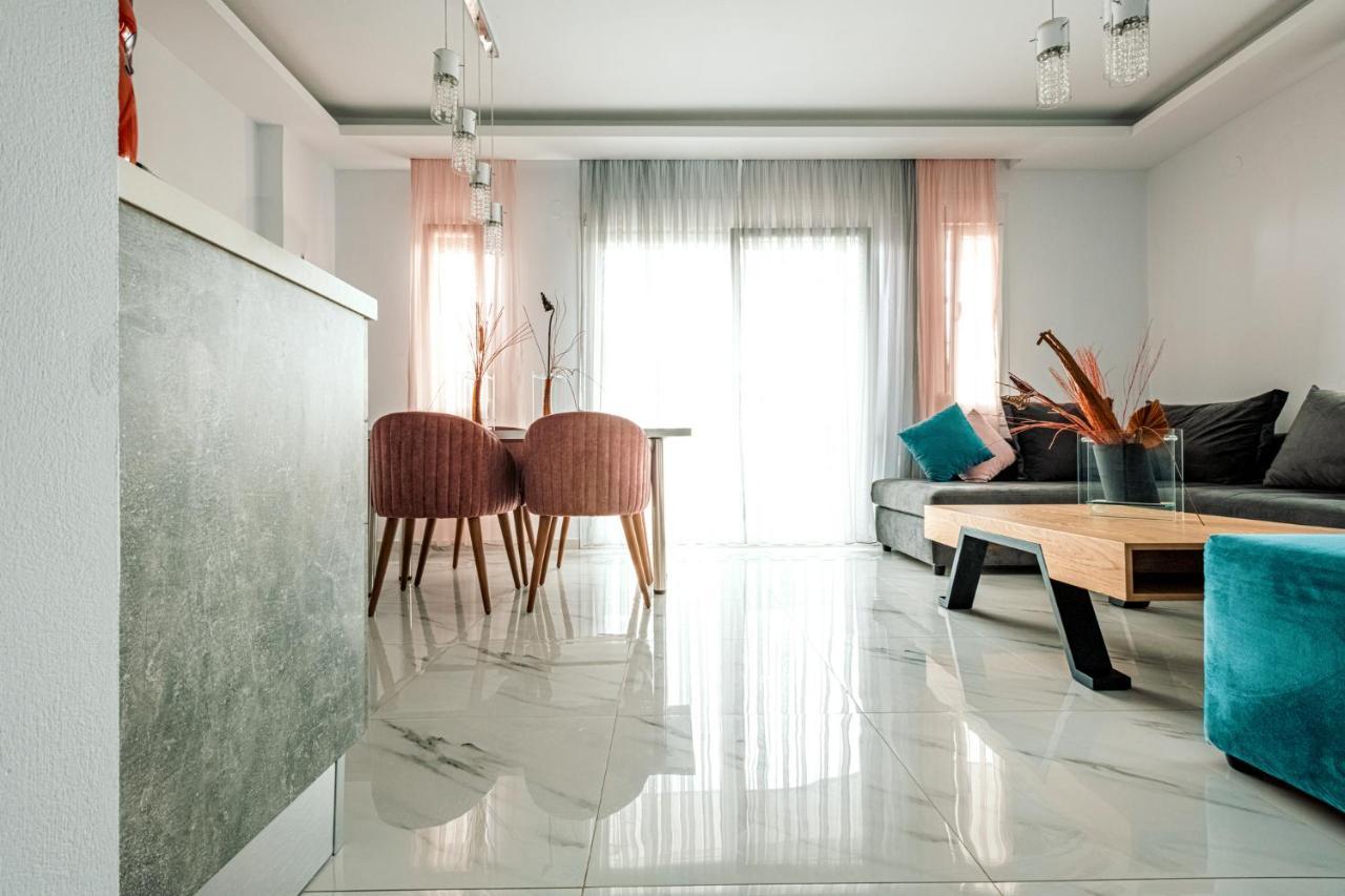 Design Suites Efharis Néa Péramos Esterno foto