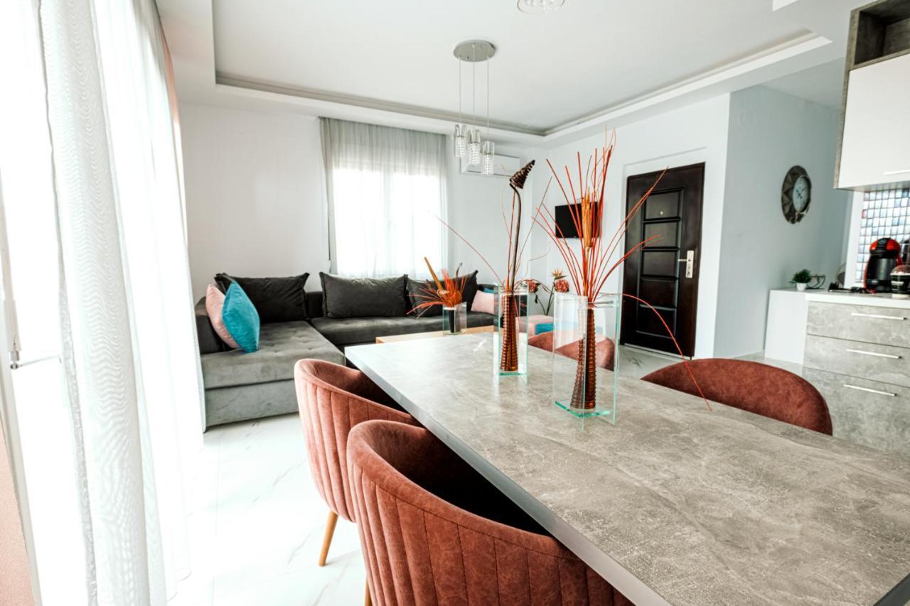 Design Suites Efharis Néa Péramos Esterno foto